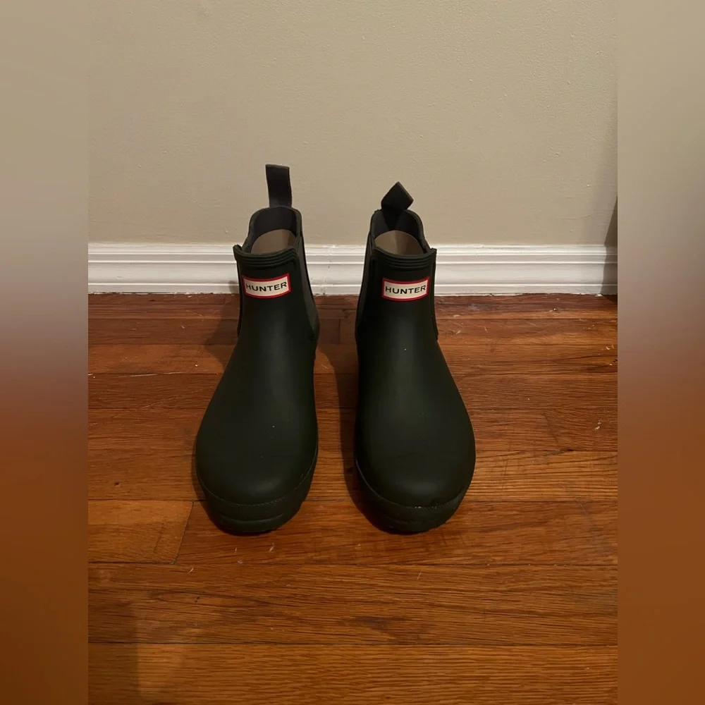 Men’s Original Hunter Chelsea Boots (Size 9) - Dark Olive (Only Worn Once)